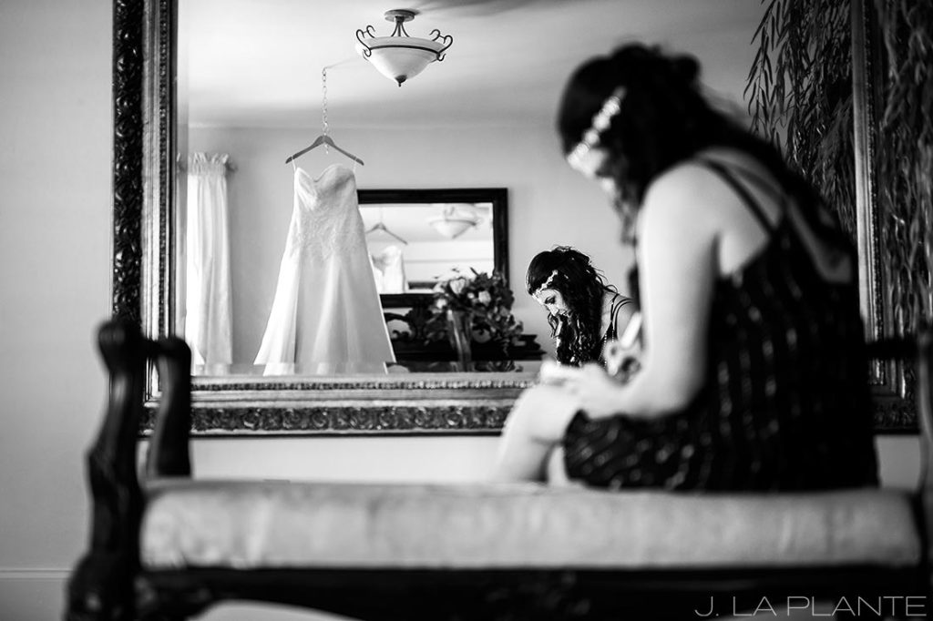 Willow Ridge Manor Wedding | Bride writing letter | Denver wedding photographer | J La Plante Photo