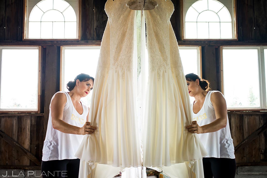 Bride Getting Ready | Barnstar Wedding | Bellingham Washington Wedding | Destination Wedding Photographer | J. La Plante Photo