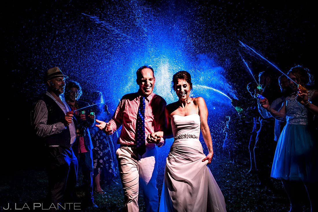 unique wedding send off ideas bride and groom squirt gun exit