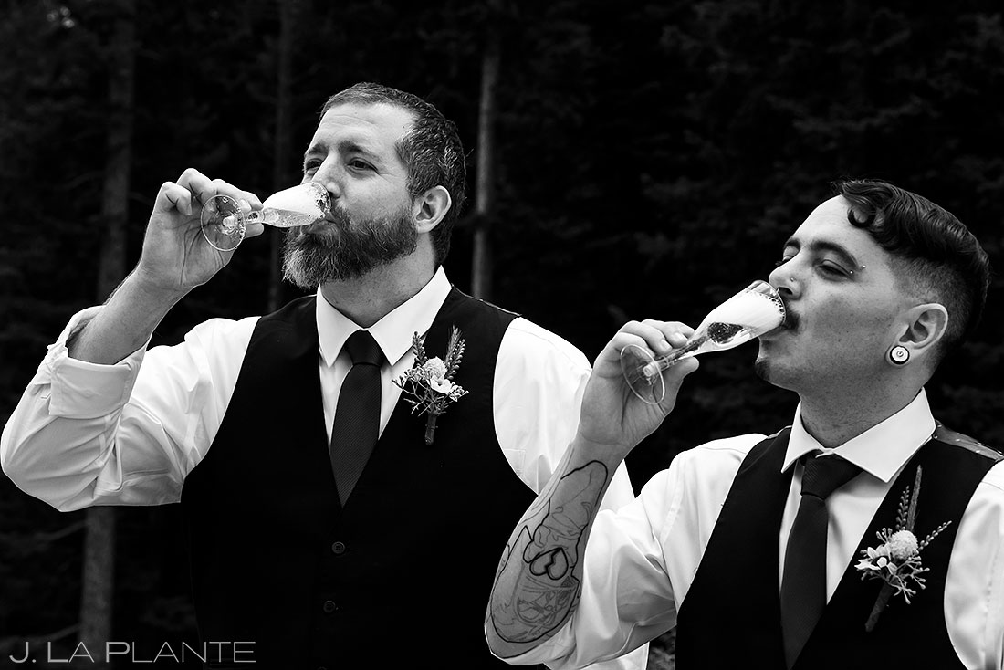 groomsmen drinking champagne before wedding