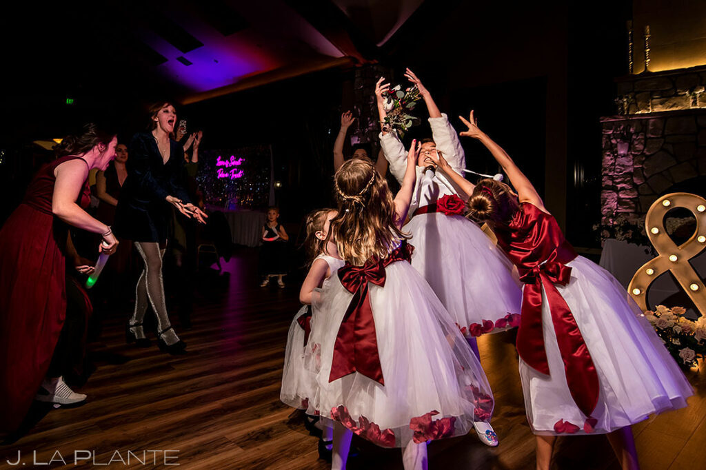 bouquet toss at Cielo at Castle Pines wedding